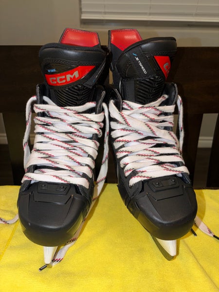 Almost New CCM JetSpeed FT6 Pro Hockey Skates | Intermediate 4 (Wide)