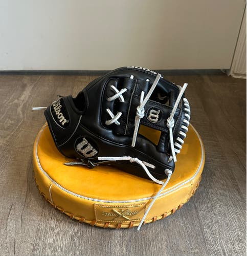 Wilson A2000 RH Infield Baseball Glove 11.5" - Reconditioned