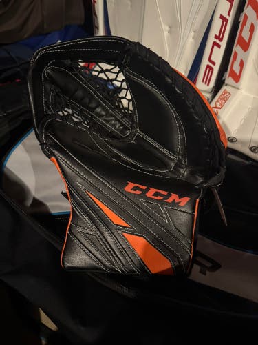 Carter Hart CCM EFlex 4 Stadium Series Glove