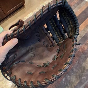 Easton RH First Base Flagship Baseball Glove 13"