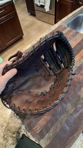Easton RH First Base Flagship Baseball Glove 13"