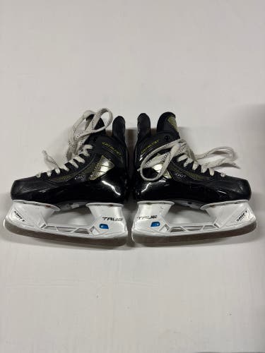 True Catalyst 7 Hockey Skates Regular Width Size 2.5 (Used)