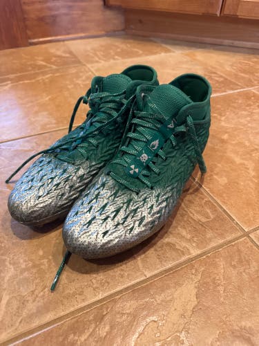Green Men's Size M 9.5 (W 10.5) Adult Under Armour Molded Cleats Cleats (Used)
