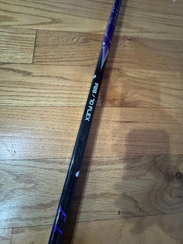 Senior Bauer Vapor FlyLite Right Handed Hockey Stick P28 70 Flex (New)