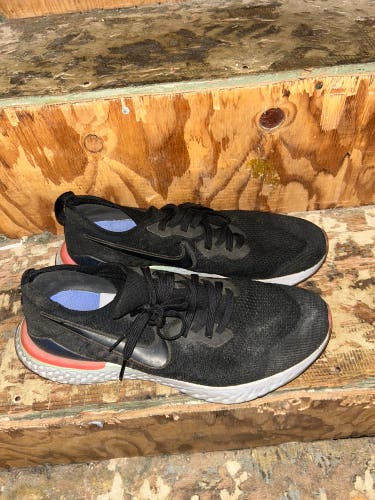 Black Men's Size M 10.5 (W 11.5) Adult Nike Shoes (Used)