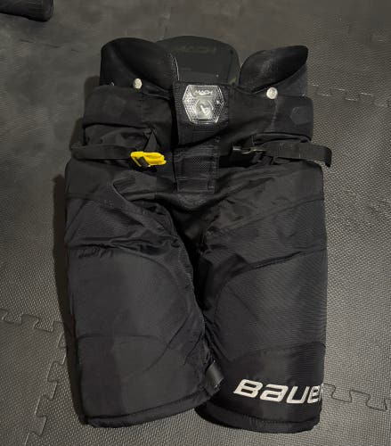 Senior Large Bauer Supreme Mach Hockey Pants (Used)