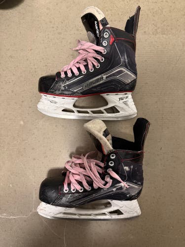 2015 Bauer Vapor X500 Hockey Skates Regular Width 8 (Used)