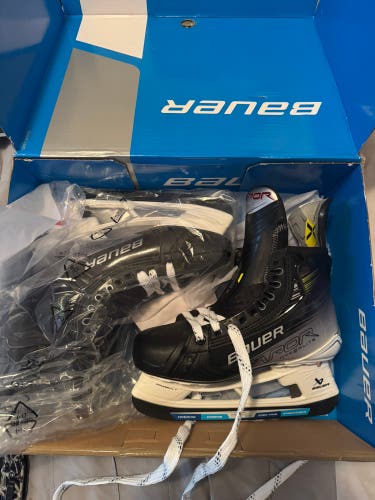 Bauer Vapor Hyperlite Hockey Skates Fit 2 Size 5.5 (New)