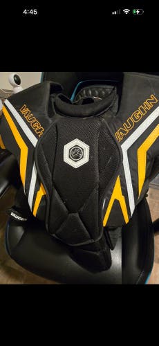 Large Vaughn SLR4 Pro Goalie Chest Protector (Used)