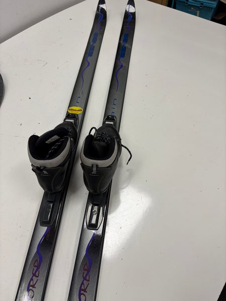 Unisex Cross Country Skis With Bindings (Used)