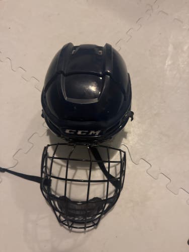 Medium CCM Tacks 910 Helmet (Used)