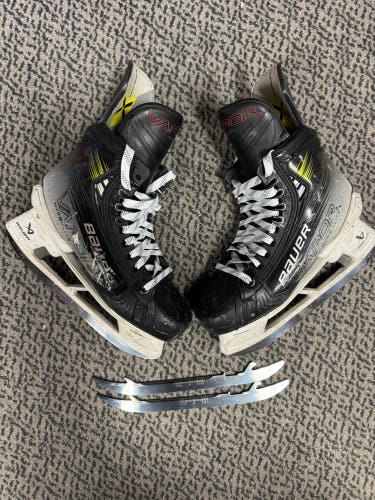 2023 Bauer Vapor Hyperlite 2 Hockey Skates 7.5 (Used) With extra steel