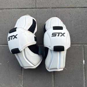 Medium Youth STX Surgeon 700 Arm Pads (Used)