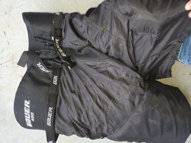 Men's Junior Medium Bauer Hockey Pants (Used)