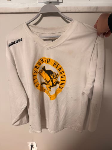 White Medium Kids Unisex Adidas Jersey (Used)