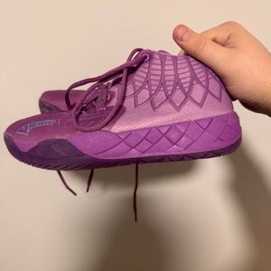 Women's Size M 6.0 (W 7.0) Shoes (Used)