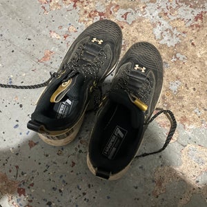 Black Kid's 3Y (Big Kids / Youth) Youth Under Armour Harper 7 High Top Molded Cleats (Used)