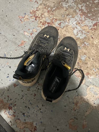 Black Kid's 3Y (Big Kids / Youth) Youth Under Armour Harper 7 High Top Molded Cleats (Used)