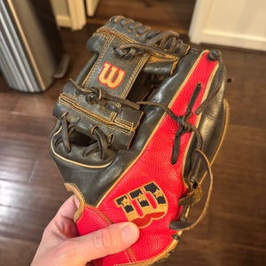 2022 Wilson A2000 RH Infield Baseball Glove 11.75" (Used)