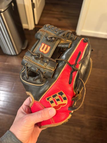 2022 Wilson A2000 RH Infield Baseball Glove 11.75" (Used)