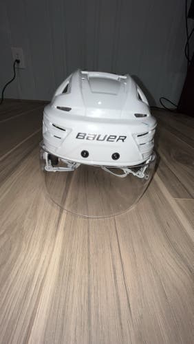 Medium Bauer Re-Akt 155 Helmet Pro Stock Great Condition