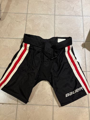 LOOKING For Blackhawks Bauer Suprême or 2s pro Shell