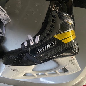 2020 Bauer Supreme Ultrasonic Hockey Skates Regular Width Pro Stock 9.5 (New)