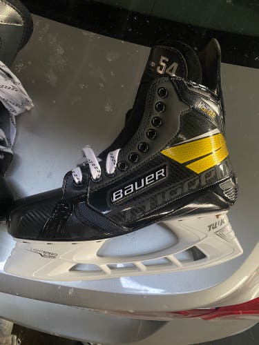 2020 Bauer Supreme Ultrasonic Hockey Skates Regular Width Pro Stock 9.5 (New)