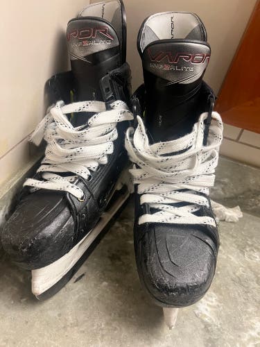 2023 Bauer Vapor Hyperlite 2 Hockey Skates Regular Width 7.5 (Used)