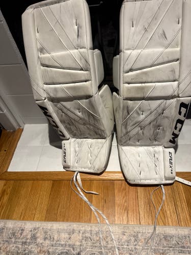 33" CCM Extreme Flex 5.9 Goalie Leg Pads (Used)