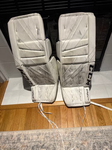 33" CCM Extreme Flex 5.9 Goalie Leg Pads (Used)
