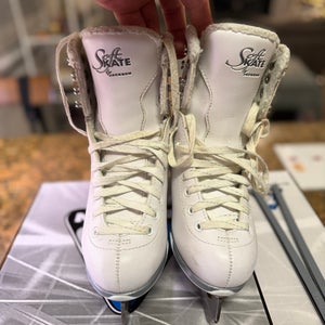 Jackson Ultima Softskate 180 Hockey Skates Regular Width Size 4 (Used)