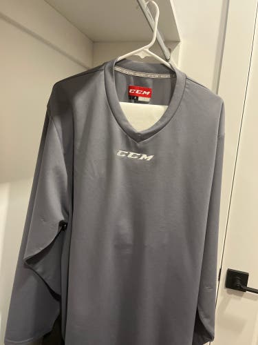 Gray Large Men's CCM Jersey (Used)