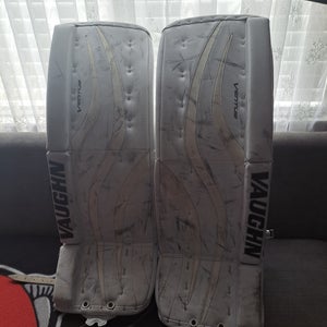 30" Vaughn Ventus LT88 Goalie Leg Pads (Used)
