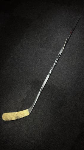 Senior Easton Synergy HTX Right Handed Hockey Stick Mid Pattern 85 Flex (Used)