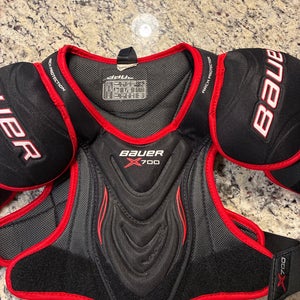 Large Junior Bauer Vapor X700 Shoulder Pads (Used)