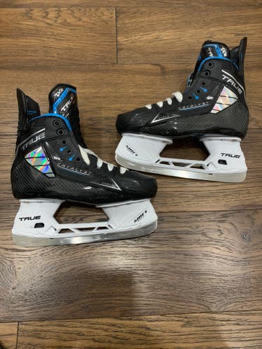 LLIKE NEW True Catalyst 7X4 Hockey Skates Extra Wide Width 7 (Used)