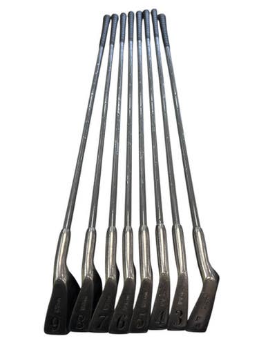 Wilson (Used) Right Handed Men's Regular Flex Steel Shaft 8 Pieces Iron Set