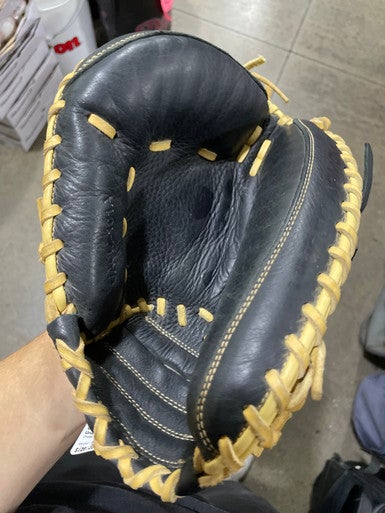 Used Under Armour CATCHERS GLOVE BB/SB Catchers RH Throw Black 33" 11605-S000211866