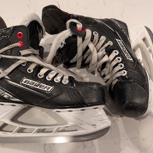 Bauer Vapor X3.5 Hockey Skates Regular Width Size 4 (Used)