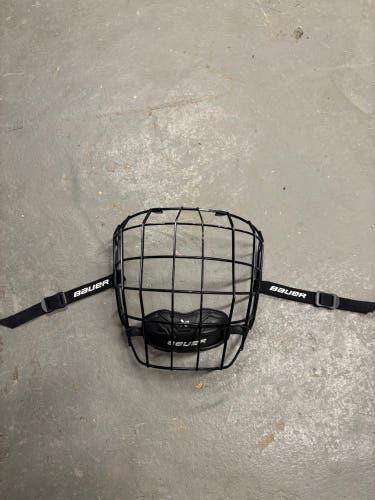 Medium Bauer Pro straight Full Cage (Used)