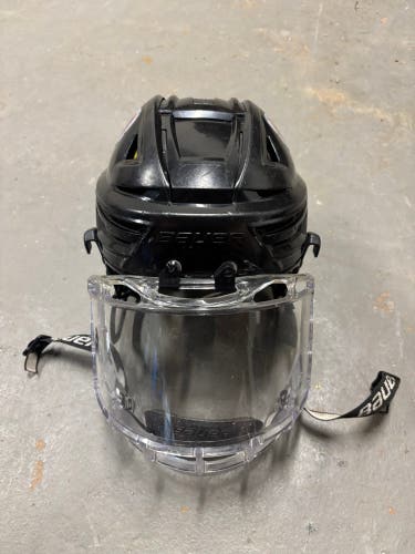 Medium Bauer Hyperlite Helmet (Used)