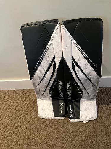 Large 2023 Bauer Vapor X5 Pro Goalie Leg Pads (Used)