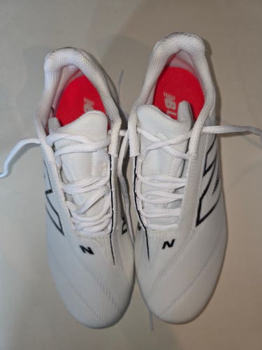 White Unisex Size M 8.0 (W 9.0) Adult New Balance Low Top Molded Cleats (New)