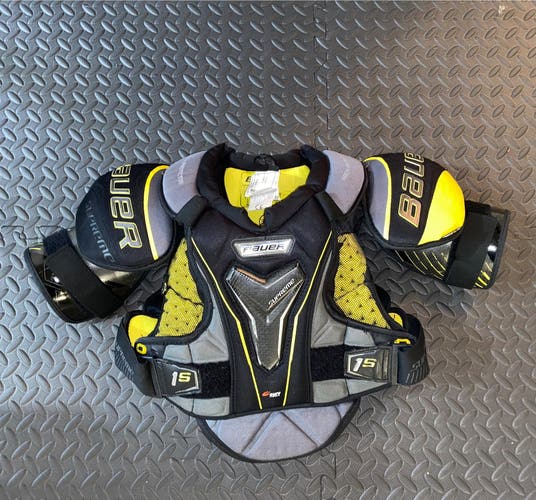 Senior Medium Bauer Supreme 1S Shoulder Pads (Used)