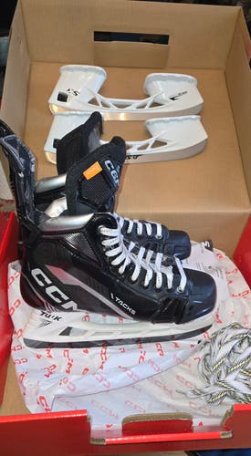 CCM Tacks Vector Premier Hockey Senior Skates Regular Width 8 (Used)