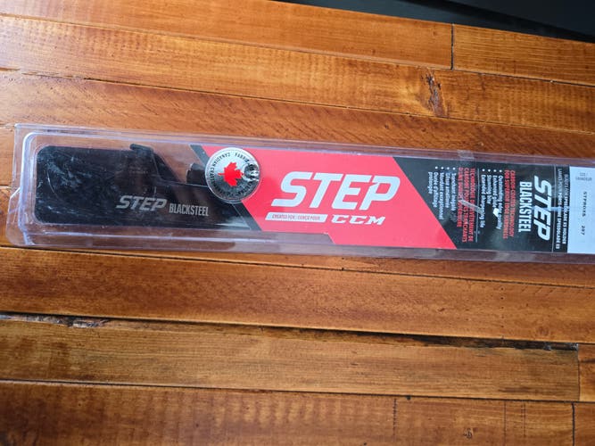 CCM STEP Blacksteel – 296 mm – CCM XS Holder – Fits Senior Size 10 – Brand New