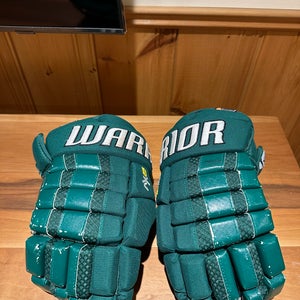 Warrior Dynasty AX2 Gloves 13.5" Pro Stock (Used)