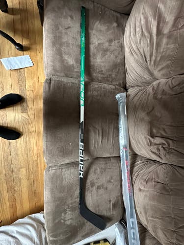 Senior Bauer Vapor Hyperlite Left Hand Hockey Stick P88 82 Flex (New)