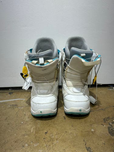 Burton Emerald Smalls Snowboard Boots Size 6
